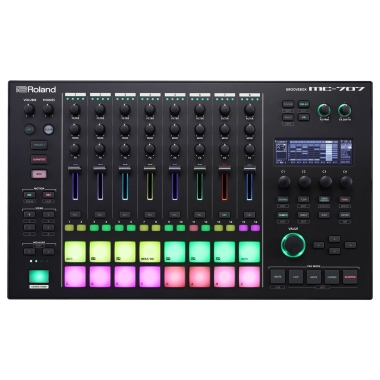 Roland Aira MC-707 Exposición