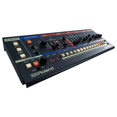 Roland JU-06A