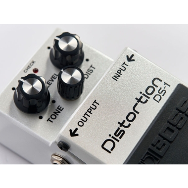 Boss DS-1 WH Edición Limitada