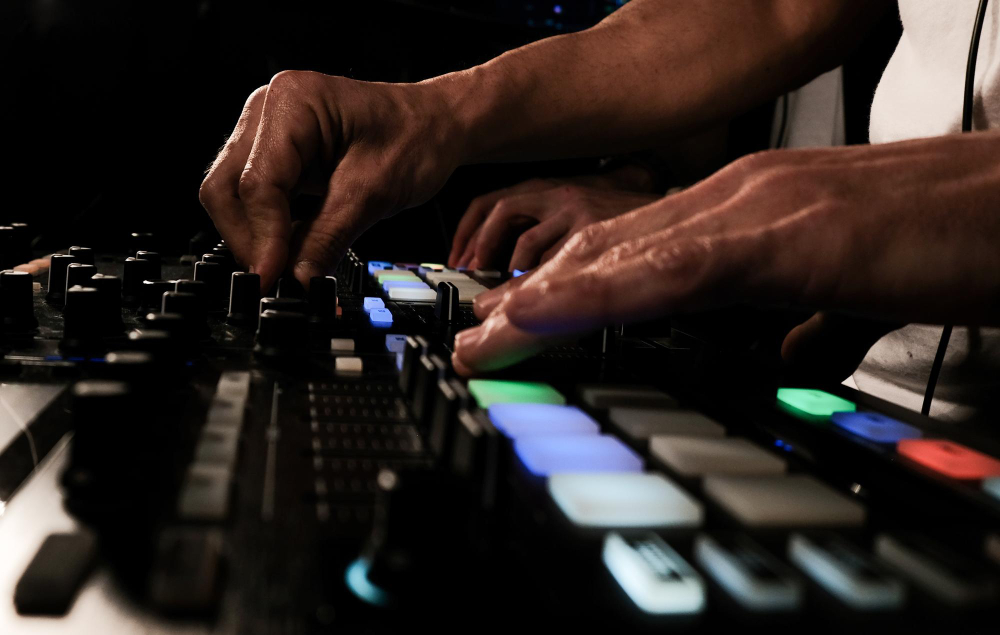 Diferencias entre un sampler y un sintetizador - Malaga8 Noticias